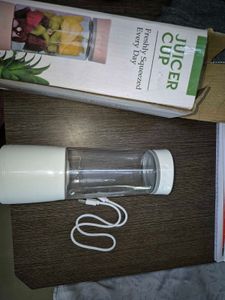 Portable Juicer Cup