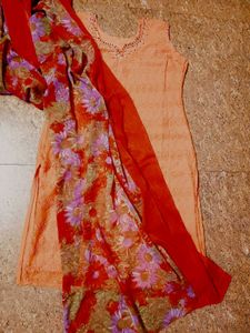 Beautiful Chikankari Work Kurti Set