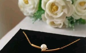 Elegant Pearl &amp; Gold Tone Necklace