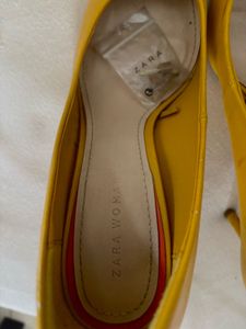 chic solid mustard Zara Heels