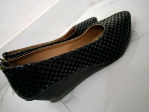 Black Jutti