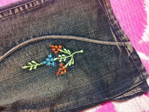 Y2K Stylish Embroidered Flare Jeans - size 26