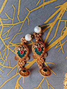 Elegant Gold-Toned Necklace Set