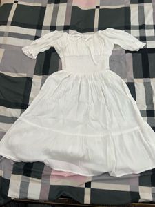size (M) Chic White Smocked Puff Sleeve Top