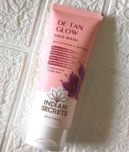 De-Tan Glow Face Wash