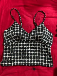 Chic Black &amp; White Plaid Crop Top