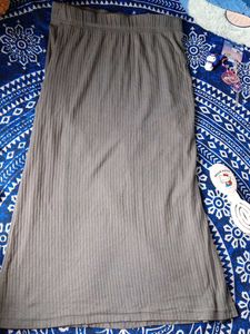 🩶 Maxi skirt from HnM + the gray sweater combo