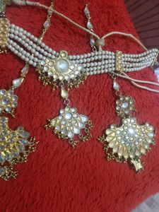 Exquisite Pearl and Kundan Necklace Set