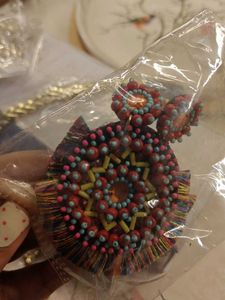 EAR, HAIR AND HAND ACCESSORIES