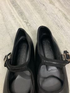 Chic Black Mary Jane Ballerinas