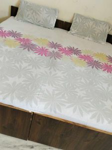 Multi Color Printed Double Bed Cotton Bedsheet