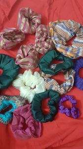 18 colorful scrunchies
