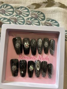 Chic Press-On Nails Set