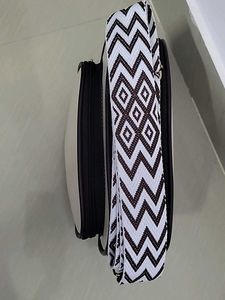 Stylish Crossbody Bag with Geometric Strap