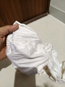 lovable 36c Elegant White Bra with Delicate Detail
