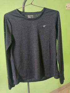 Performax gym tee with thumbholes