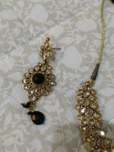 Elegant Black &amp; Gold Jewellery Set