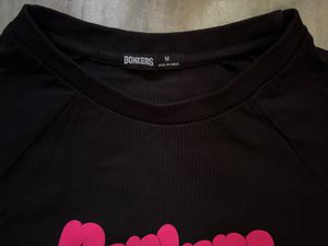BONKERS CORNER black round neck cotton crop Tshirt
