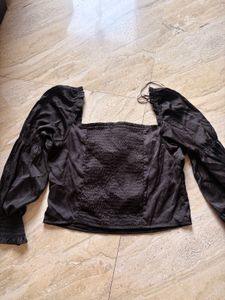 Chic Black Ruched crop top