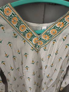White Ethnic Kurta with Floral Print