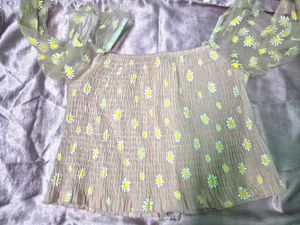 Cute Daisy Print Mesh Sleeve Top