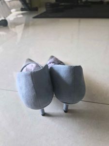 Stylish Blue &amp; Silver Pointed Toe Heels