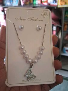 Elegant Pearl & Butterfly Necklace Set