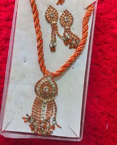 Stunning Orange &amp; Gold Necklace with Earrings