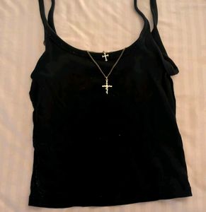 black cami top w/o necklace ⋆‧°𓏲ּ𝄢