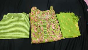 Green Paisley Print Kurta Set with Scarf