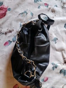 Chic Black Shoulder Bag with Gold Chain