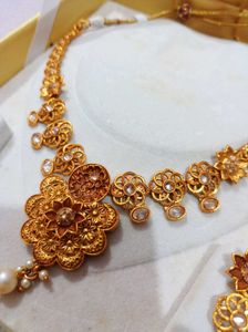 Elegant Traditional Necklace Set with Earrings