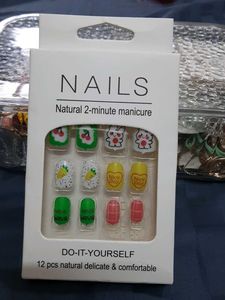 Nails: Cute Press-On Nail Set