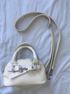 Stylish Cream Handbag with Detachable Strap