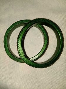 Green & Red Bangle Set (Lakh Ke Kade)