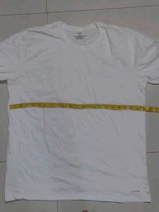Calvin Klein Classic Fit T-Shirt