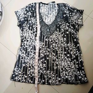 beautiful black and white color top
