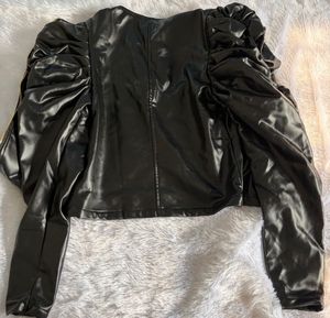 Chic Black Faux Leather Jacket with Puffed Sleeves