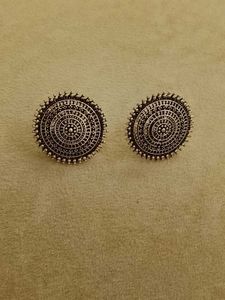 2PAIRS OXIDISED STUDS AND DANGLERS
