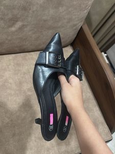 Chic Black Pointed Toe Mules