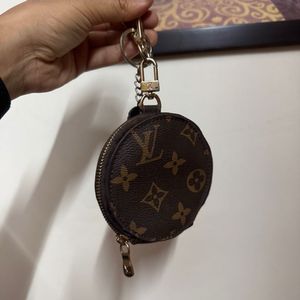replica LV coin pouch+ labubu keychain