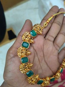 necklace set with green stone