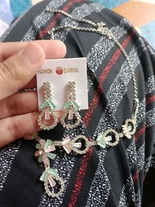 Sparkling Rhinestone Necklace &amp; Earrings Set