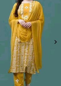 Women Printed Straight Kurta With Pant And Dupatta