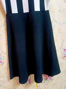 🇳🇿💫🎀Chic Striped &amp; Black Fit and Flare Dress