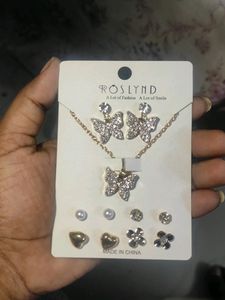 🔥Big Billion Offers 🔥 Hools Butterfly Chain With
