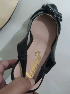Chic Black Slingback Bow Heels