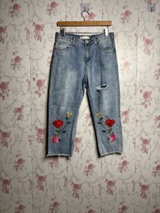 Embroidered Cropped Jeans