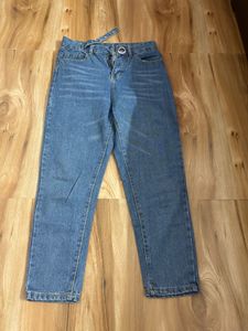 Stylish Blue Denim Jeans with Belt Detail