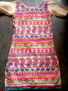 Embroidered Kurta with Paisley Design